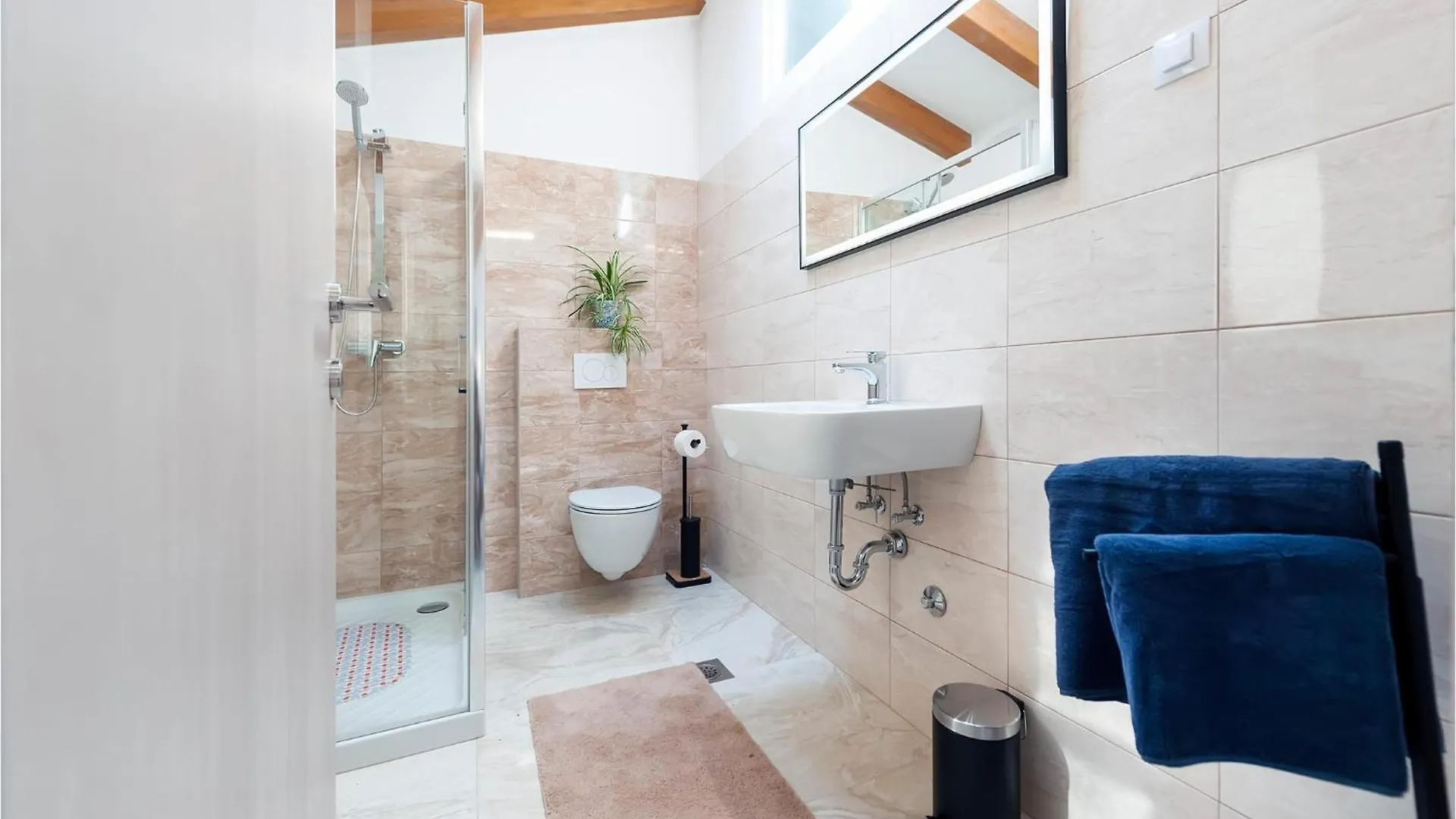 Stunning Home In Fradelani With Wifi Sivati