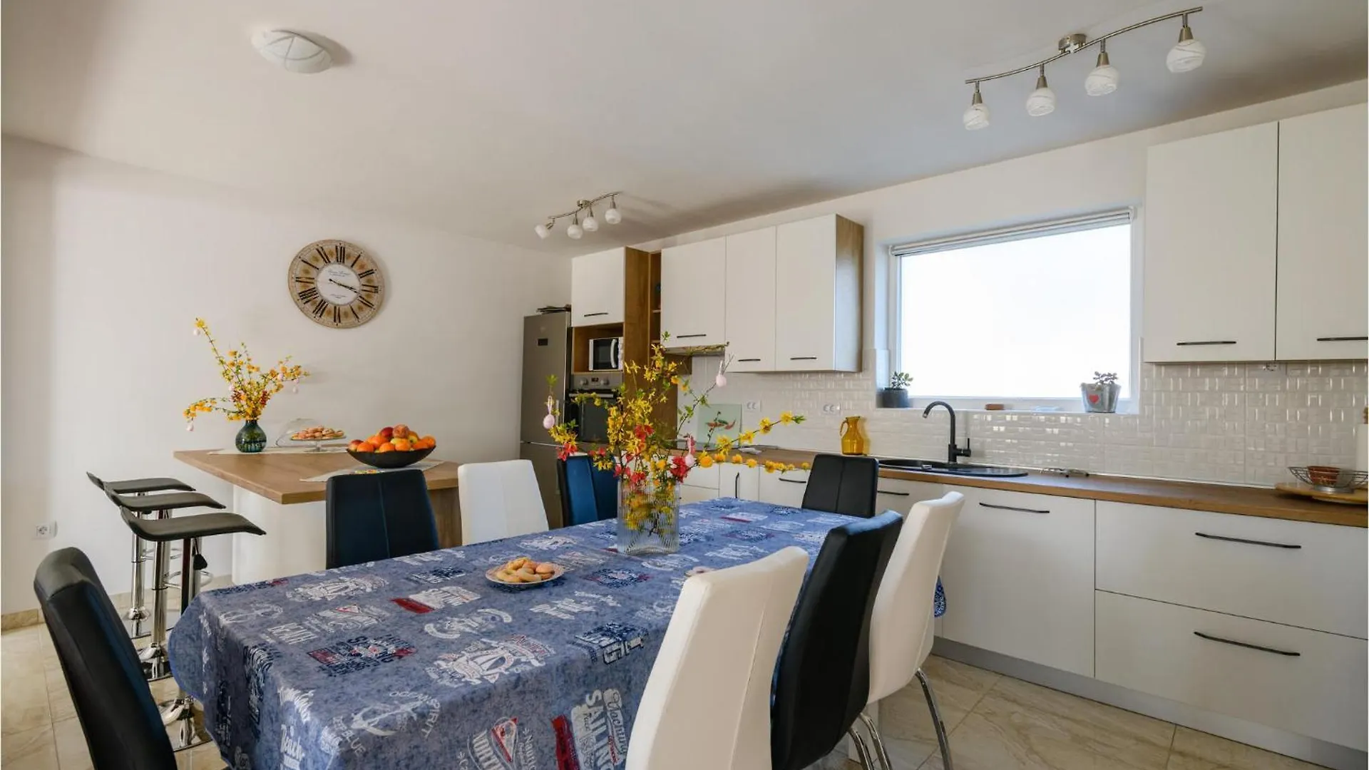 Stunning Home In Fradelani With Wifi Sivati