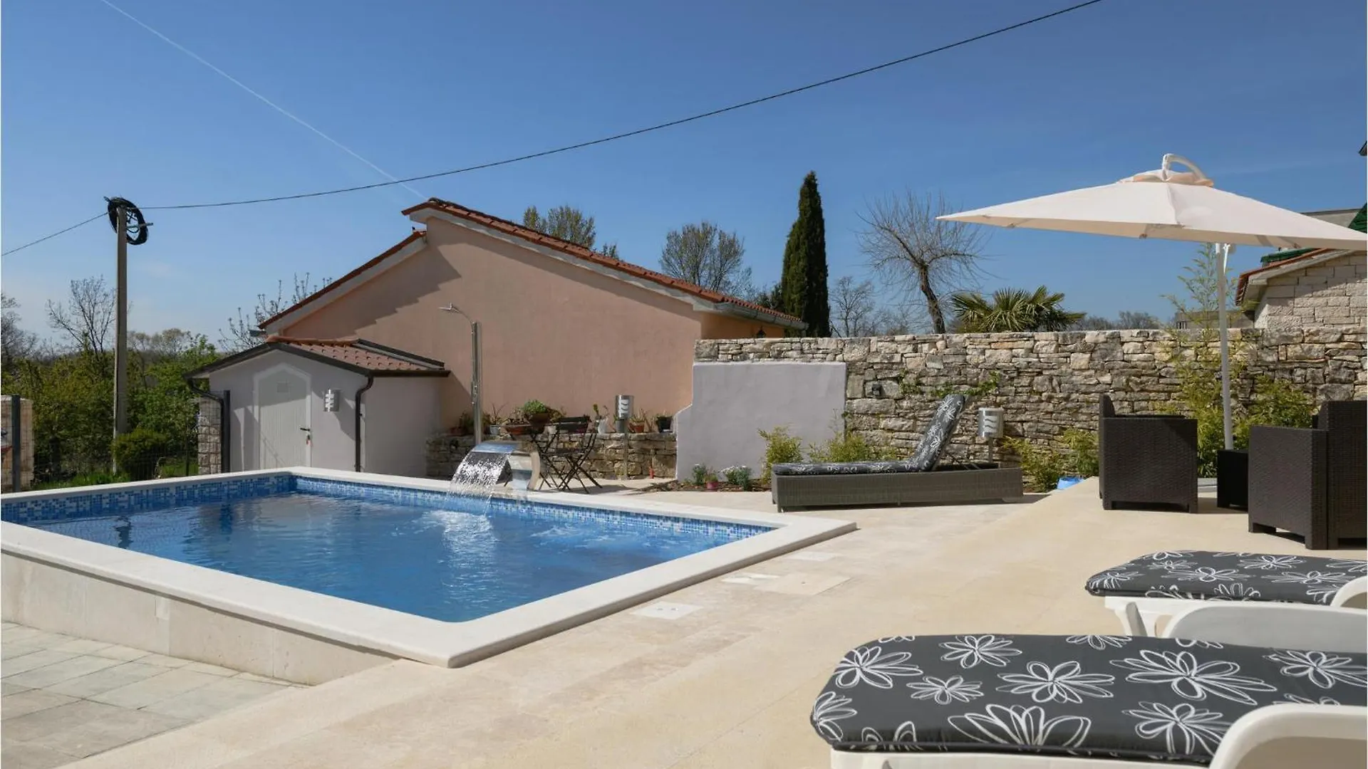 Stunning Home In Fradelani With Wifi Sivati 0*,