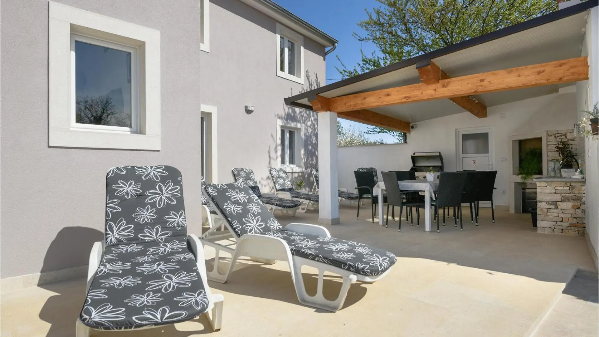 Vakantiehuis Nice home in Fradelani with WiFi&3 Bedrooms Sivati Kroatië