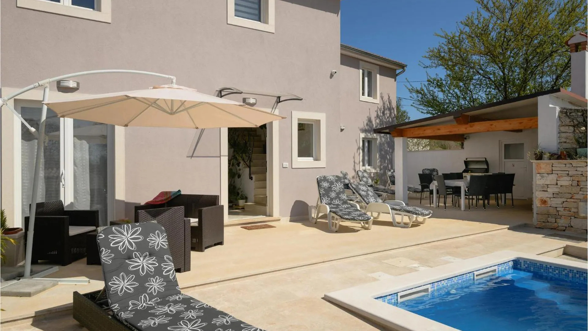 Nice home in Fradelani with WiFi&3 Bedrooms Sivati