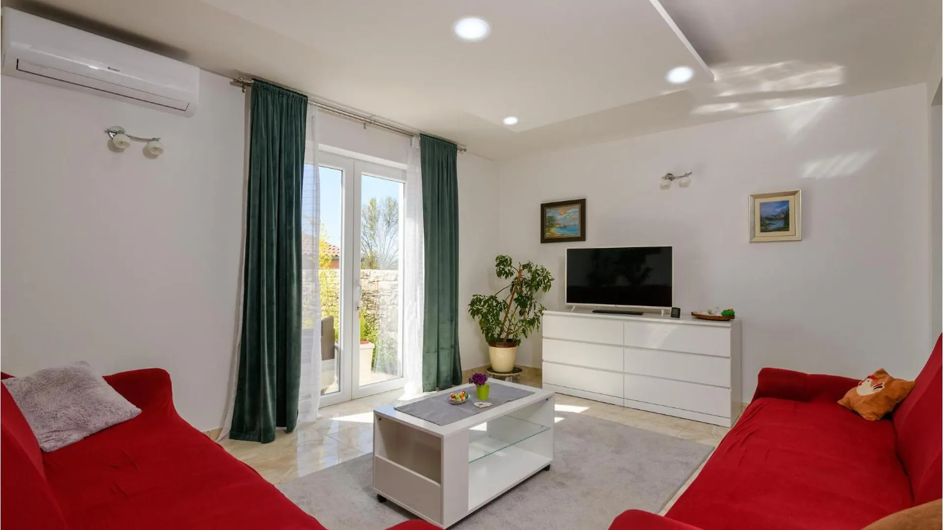 Vakantiehuis Nice home in Fradelani with WiFi&3 Bedrooms Sivati