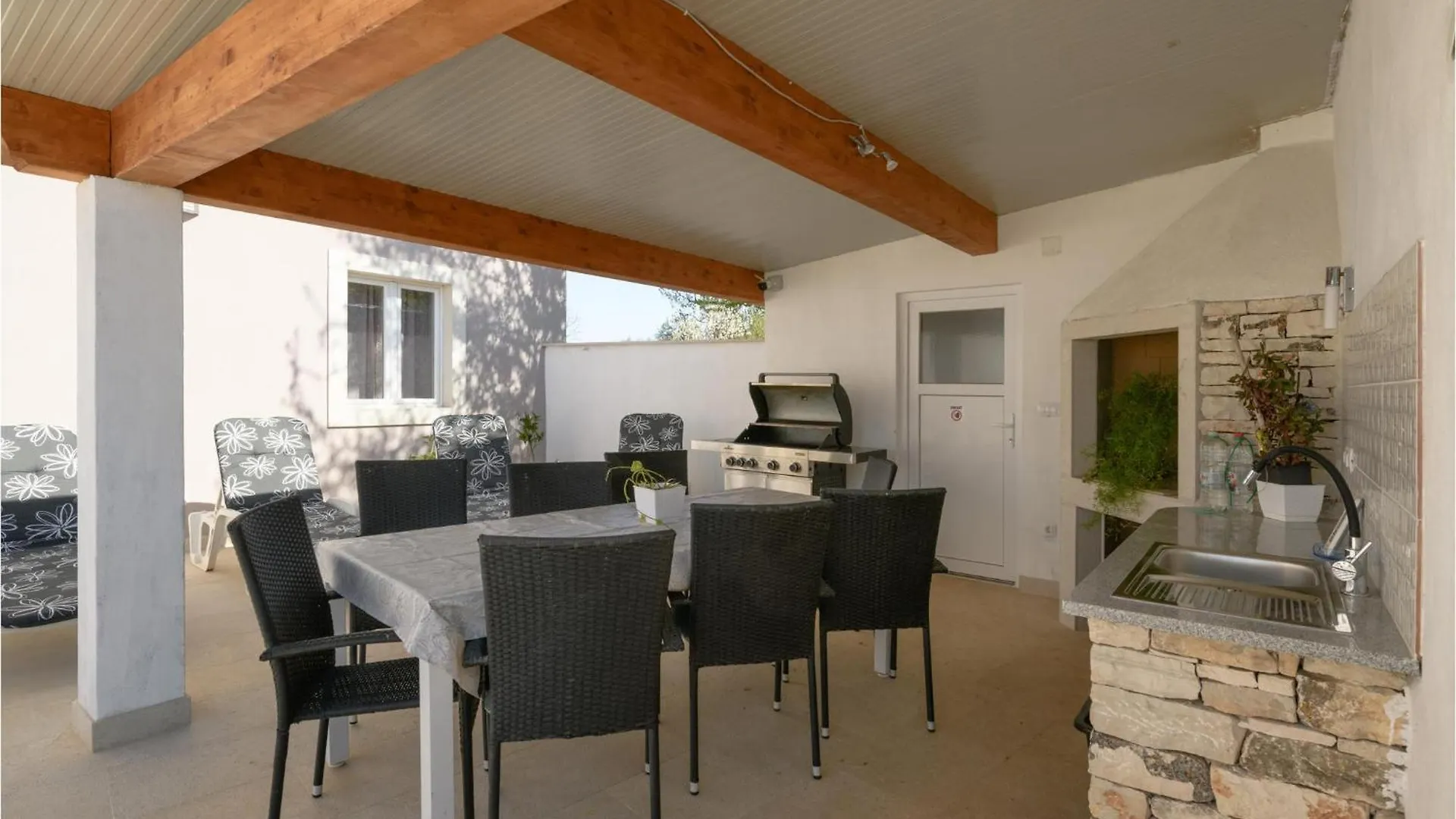 Nice home in Fradelani with WiFi&3 Bedrooms Sivati Kroatië